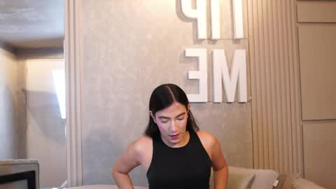 Snapshot of ariaa_isabell chatting on 04/28/26, 06:35 Ariaa online show from 04/28/26, 06:35