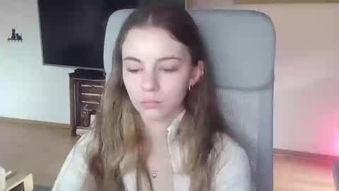 AriaCreazy online show from 10/31/25, 09:21