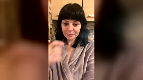Snapshot of ariadna89 chatting on 12/13/25, 08:04 Adriana online show from 12/13/25, 08:04