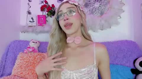 Snapshot of ariadna_evangeline chatting on 05/31/26, 05:04 Angel online show from 05/31/26, 05:04