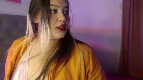 Snapshot of ariadna_martin chatting on 12/15/24, 01:46 Ari online show from 12/15/24, 01:46
