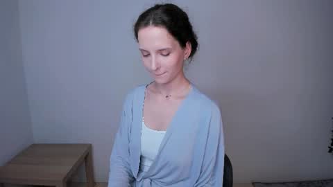Snapshot of ariadna_s chatting on 06/13/26, 10:29 Ariadna online show from 06/13/26, 10:29