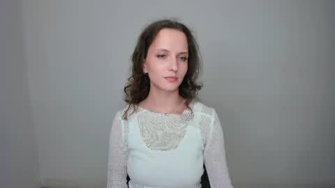 Snapshot of ariadna_s chatting on 06/27/26, 10:26 Ariadna online show from 06/27/26, 10:26