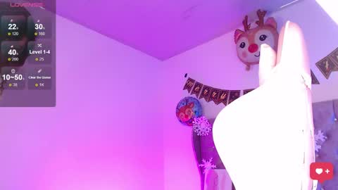 Snapshot of ariadna_tr chatting on 12/17/24, 02:33 Ari online show from 12/17/24, 02:33