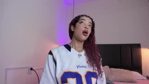 Snapshot of ariadnaaa_ chatting on 11/09/25, 03:38 Ariadna online show from 11/09/25, 03:38