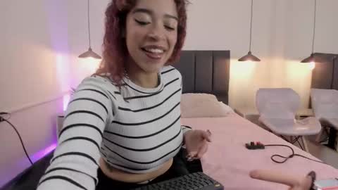 Snapshot of ariadnaaa_ chatting on 11/16/25, 03:45 Ariadna online show from 11/16/25, 03:45