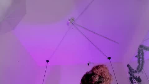 Snapshot of ariadnaaa_ chatting on 11/22/25, 03:27 Ariadna online show from 11/22/25, 03:27