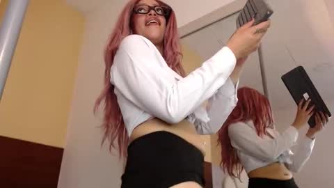 Snapshot of ariadnaaa_ chatting on 12/14/25, 04:51 Ariadna online show from 12/14/25, 04:51