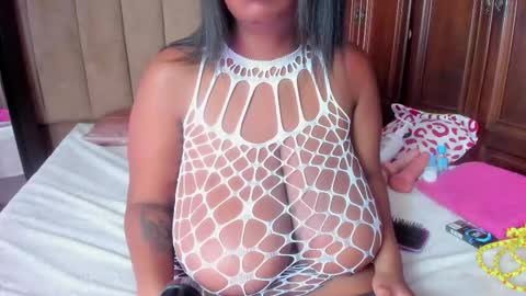 Aria Green online show from 11/17/25, 01:39