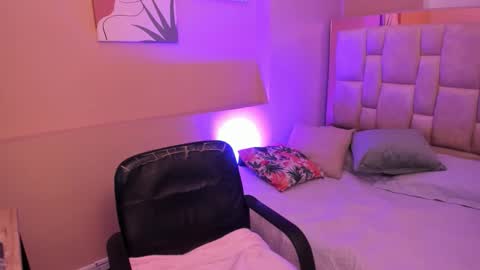 ariana__clauss online show from 10/14/25, 09:04