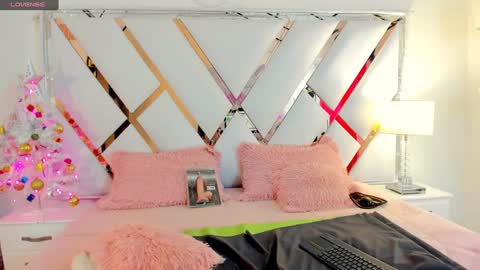 Snapshot of ariana__sweet_ chatting on 12/15/24, 12:38 Ariana online show from 12/15/24, 12:38