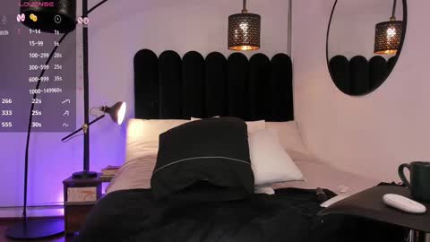 DaniAri - dimension X at night NY time online show from 02/14/25, 08:10