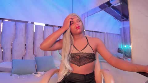 ariana_grande233 online show from 03/15/26, 11:38