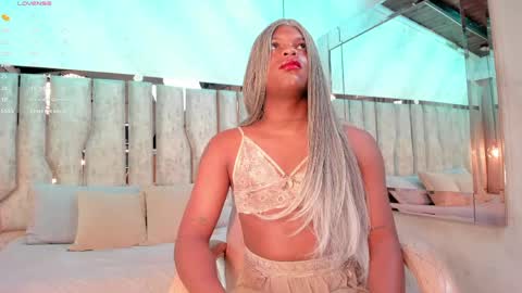 ariana_grande233 online show from 05/04/26, 12:01