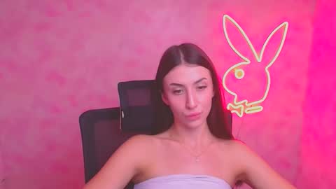 Snapshot of ariana_muur chatting on 09/15/25, 11:32 Ariana online show from 09/15/25, 11:32