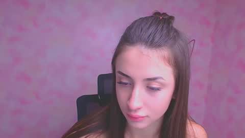 Snapshot of ariana_muur chatting on 09/18/25, 05:20 Ariana online show from 09/18/25, 05:20