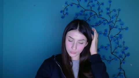 Snapshot of ariana_muur chatting on 12/16/25, 12:21 Ariana online show from 12/16/25, 12:21