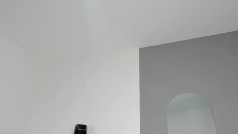 ariana_nix online show from 03/13/26, 08:26