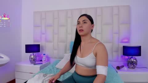 Snapshot of ariana_rouse_ chatting on 03/04/25, 10:27 ariana online show from 03/04/25, 10:27