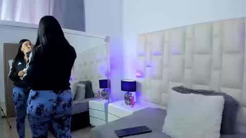Snapshot of ariana_rouse_ chatting on 09/23/25, 05:27 ariana online show from 09/23/25, 05:27