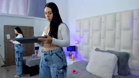 Snapshot of ariana_rouse_ chatting on 09/25/25, 08:34 ariana online show from 09/25/25, 08:34