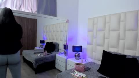  ariana  online show from 02/19/26, 04:36