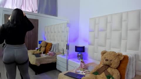  ariana  online show from 03/25/26, 04:35