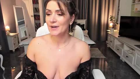 Ana online show from 12/01/25, 02:00