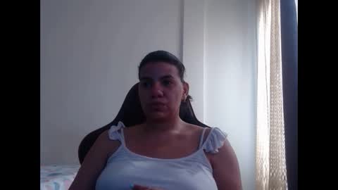 Snapshot of ariannaloovel chatting on 01/14/25, 08:15 ariannaloovel online show from 01/14/25, 08:15