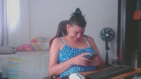 Snapshot of ariannaloovel chatting on 04/25/26, 06:05 ariannaloovel online show from 04/25/26, 06:05