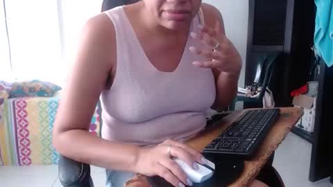 Snapshot of ariannaloovel chatting on 05/28/26, 04:04 ariannaloovel online show from 05/28/26, 04:04