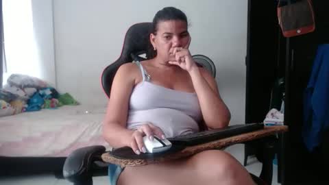 Snapshot of ariannaloovel chatting on 06/02/26, 05:37 ariannaloovel online show from 06/02/26, 05:37
