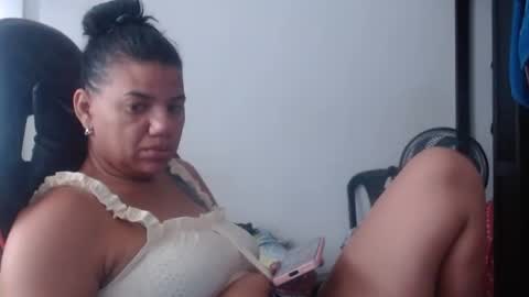 Snapshot of ariannaloovel chatting on 06/23/26, 04:27 ariannaloovel online show from 06/23/26, 04:27