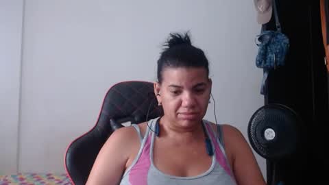 Snapshot of ariannaloovel chatting on 07/18/26, 04:33 ariannaloovel online show from 07/18/26, 04:33