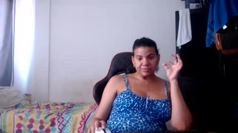 Snapshot of ariannaloovel chatting on 07/25/26, 04:15 ariannaloovel online show from 07/25/26, 04:15