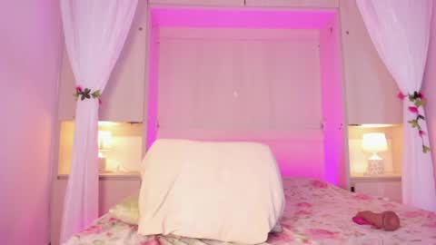 ariannavega_ online show from 07/04/26, 12:11