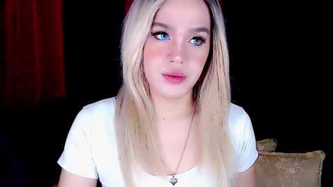 Snapshot of arianne_xoxo777 chatting on 01/27/25, 01:37 ARIANNE CUMS online show from 01/27/25, 01:37