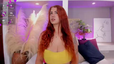 ariarusso_ online show from 07/11/26, 11:06