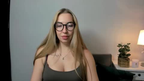 Aria online show from 09/25/25, 03:16