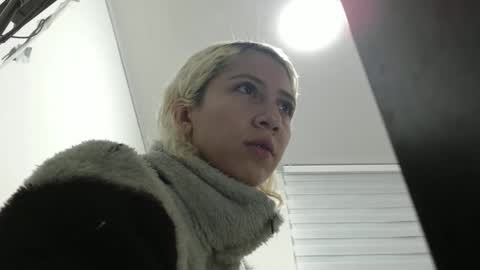 Snapshot of aribunnie chatting on 09/19/25, 04:58 Ari Bunnie  online show from 09/19/25, 04:58