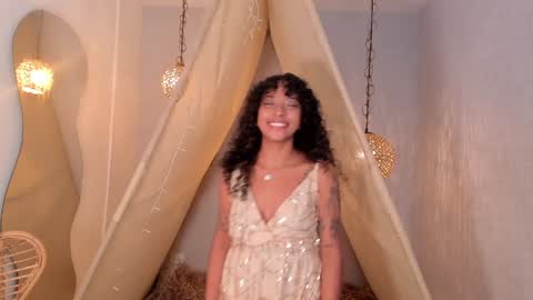 Snapshot of ariella_ruiz chatting on 12/31/24, 12:36 A R I online show from 12/31/24, 12:36