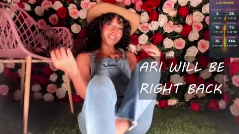 Snapshot of ariella_ruiz chatting on 02/25/25, 06:20 A R I online show from 02/25/25, 06:20