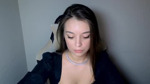 Ariel online show from 09/14/25, 01:10