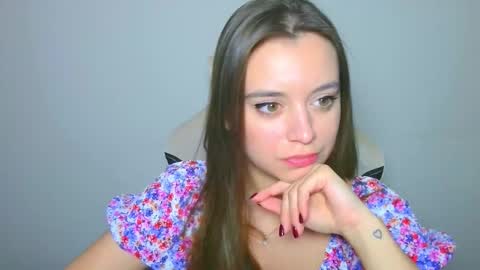 Ariel online show from 11/05/25, 01:11