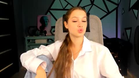 Snapshot of arielsykes chatting on 09/18/25, 01:57 arielsykes online show from 09/18/25, 01:57