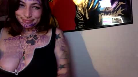 Snapshot of arielwyld chatting on 12/17/25, 04:40 ariel colin when hes here online show from 12/17/25, 04:40