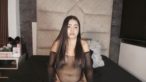 ariia_monroee online show from 04/18/26, 01:31