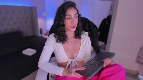 AriKohler online show from 12/13/24, 09:30