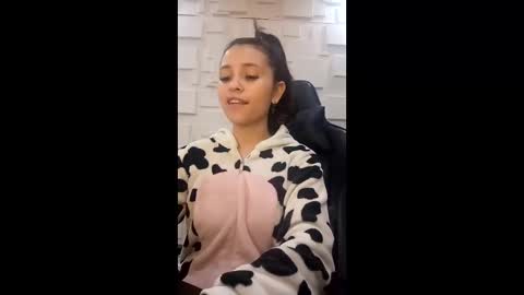 Snapshot of arisha_lee2 chatting on 01/14/26, 05:46 arisha_lee2 online show from 01/14/26, 05:46