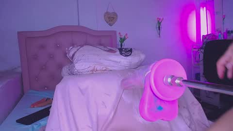 Snapshot of arishott chatting on 05/18/26, 04:07 ArisSPEED UP MY FUCK MACHINE AND MAKE ME CUM online show from 05/18/26, 04:07